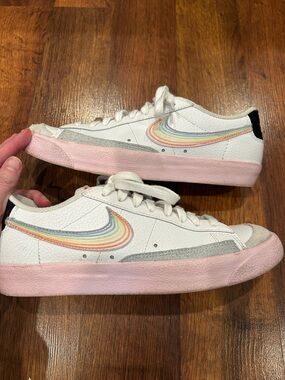 Nike Be True Rainbow LGBTQ+ Blazer Low '77 Pride Pink White Women’s Size 7